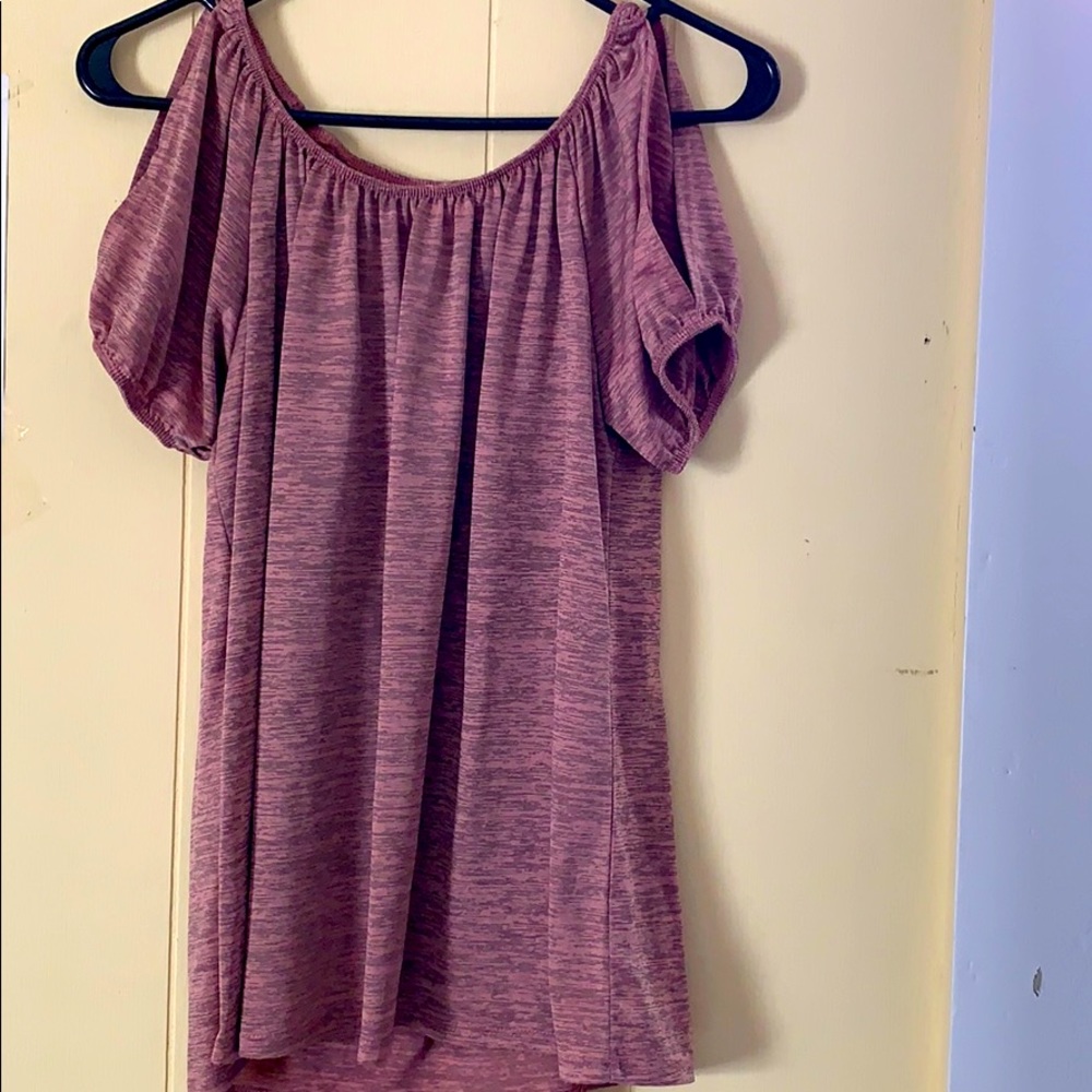 Loose ripped shoulder top